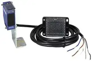 XUK1ARCNL2H60: Photoelectric Sensor, OsiSense XU Series, Reflex, 7 m, Relay, 24 V to 240 V