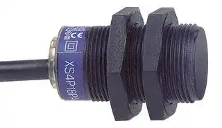 XS4P18KP340: Inductive Proximity Sensor, OsiSense XS, M18, 8 mm, NPN/PNP-NO/NC, 12 to 24 Vdc, Pre-wired