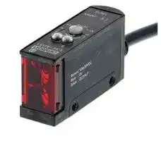 E3S-AD12: Photoelectric Sensor, 700 mm, NPN Open Collector, 100 mA Output, 10 VDC to 30 VDC