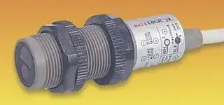 S5-5B3-32+REFLECTOR: Photoelectric Sensor, S5 Series, Tubular, Axial, Retroreflective, 3 m, NPN / PNP, 10 V to 30 V