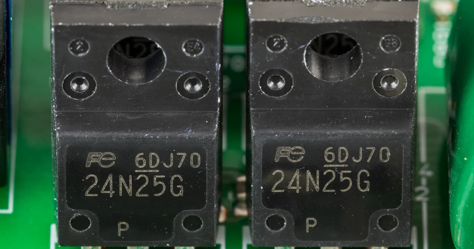 Power MOSFETs in TO-220 packages on a circuit board